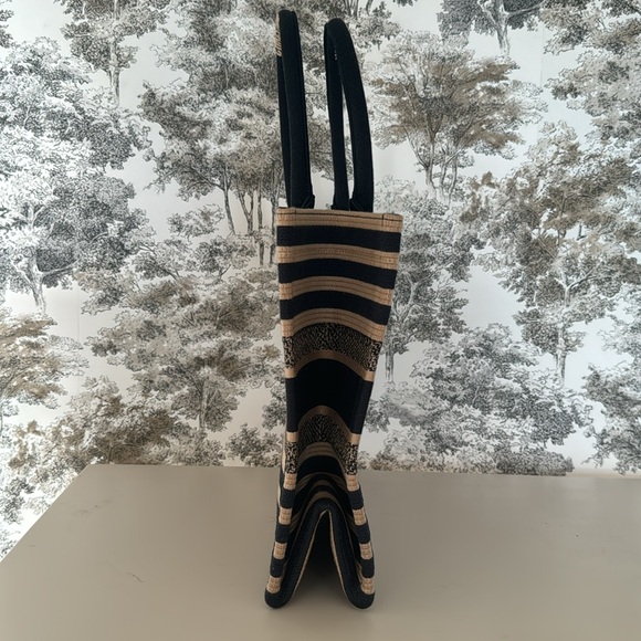 Christian Dior Medium Book Tote - BRAND NEW FALL 2024! - Picture 5 of 6